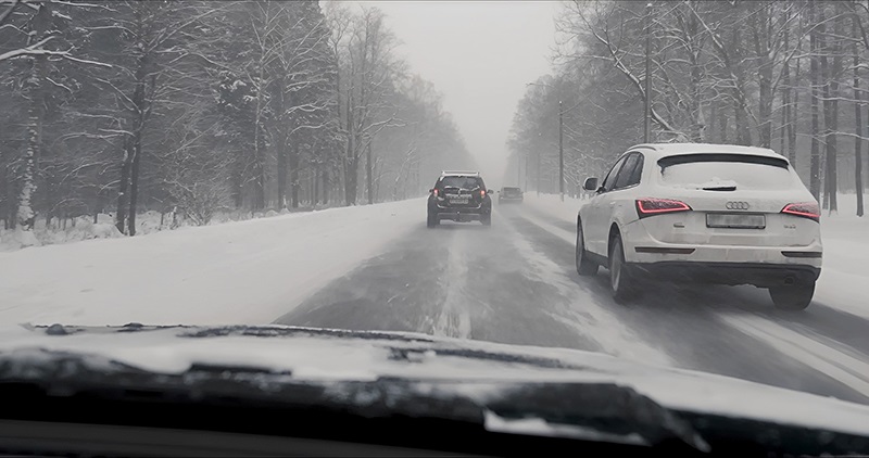 雨雪天氣盡量不要開快車